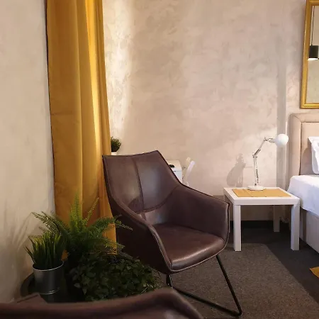 Business Waterfront Hotel *