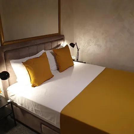 Business Waterfront Hotel *