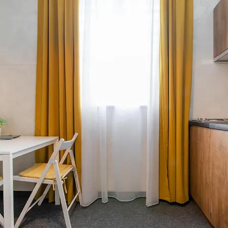 Business Waterfront Hotel *