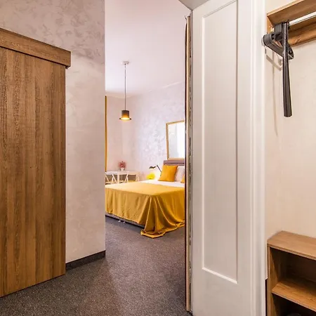 Business Waterfront Apartment