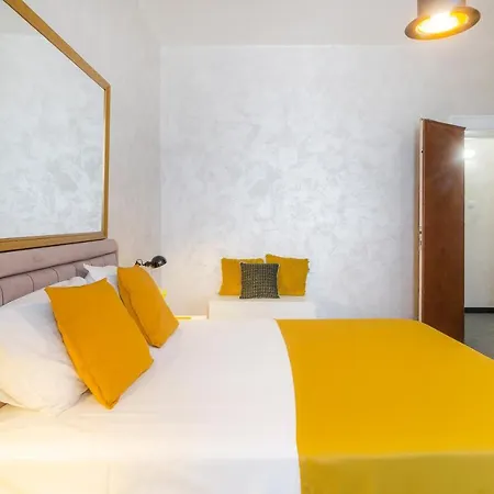 Hotel Business Waterfront