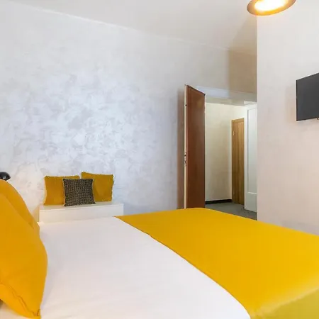 Hotel Business Waterfront