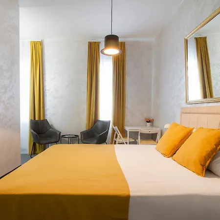 Hotel Business Waterfront