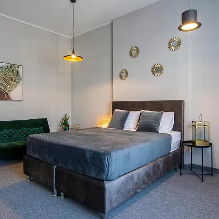 Business Waterfront Apartment