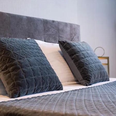 Business Waterfront Hotel *